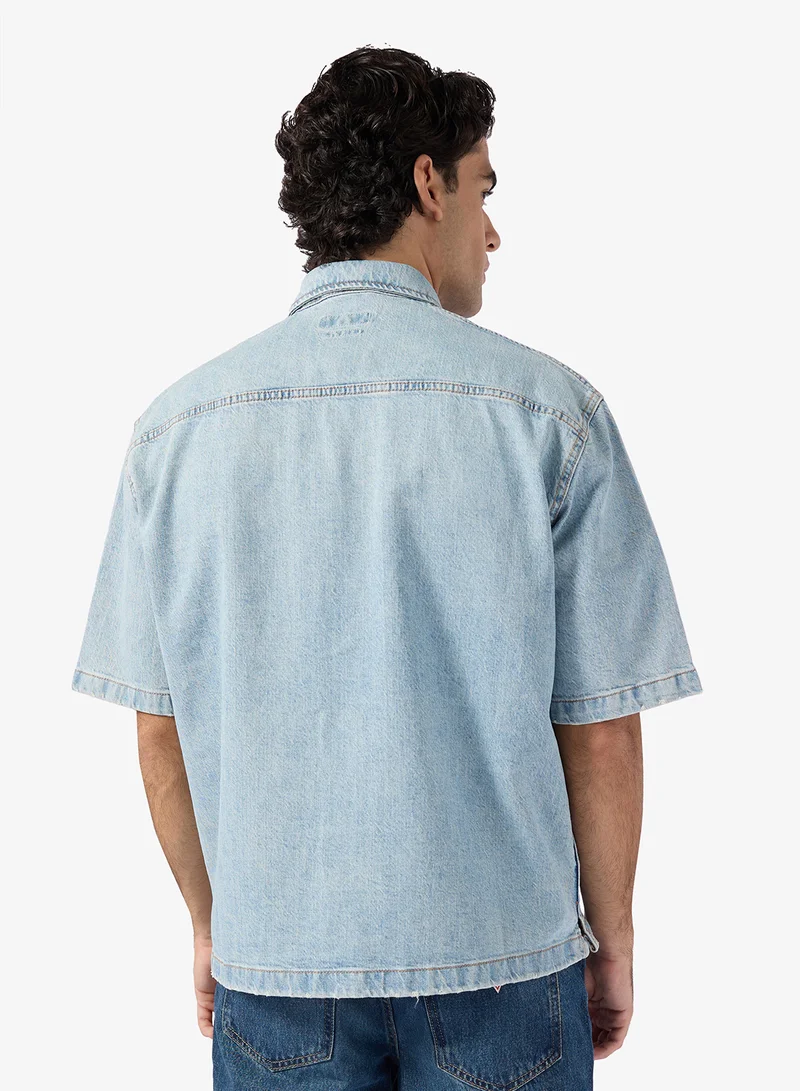 جس قميص قصير بأكمام قصيرة مقاس كبير